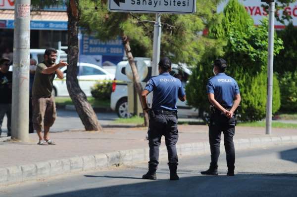 2 yıl önce oda başkanını silahla vurduğu oda binası önünde bıçaklı eylem yaptı
