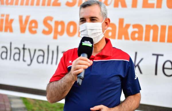 Çınar, halı saha açılışında forma giydi 
