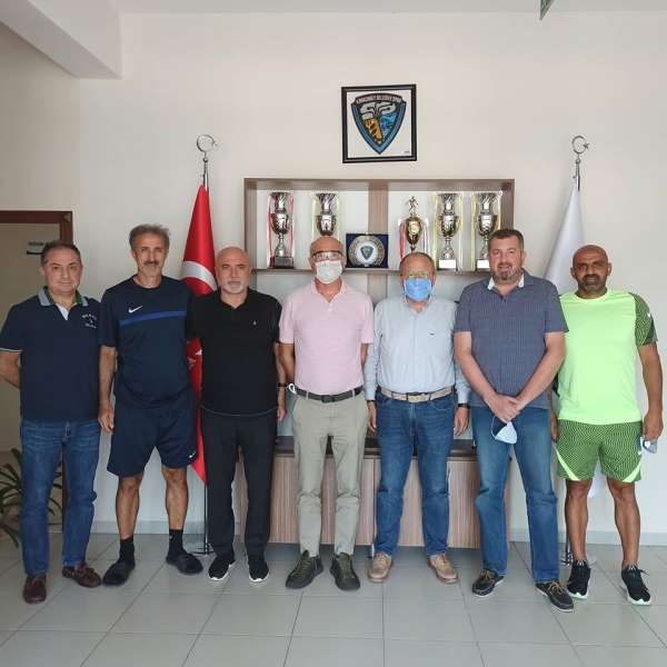 Hikmet Karaman'dan Karacabey Belediyespor'a ziyaret 