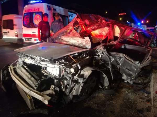 İzmir'de feci kaza: 1'i ağır, 3 yaralı 