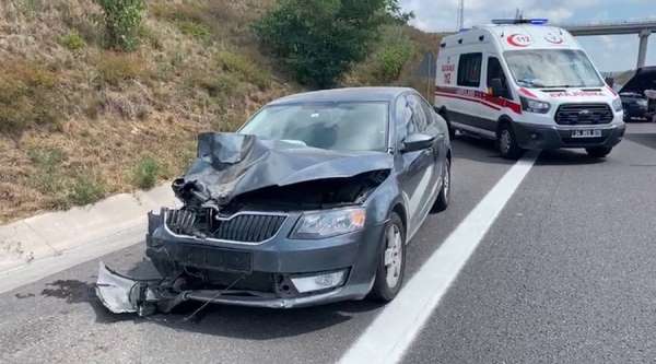 Kuzey Marmara Otoyolu Edirne istikameti Sarıyer mevkiinde iki otomobilin karıştı