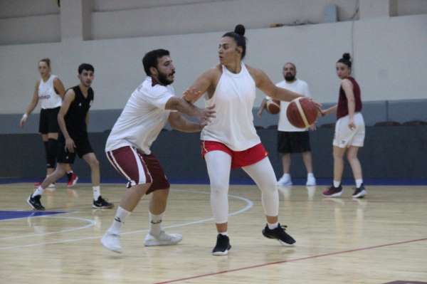 (Özel haber) Elazığ İl Özel İdare Kadın Basketbol Takımı hazırlıklara başladı 