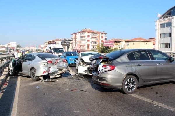 Yalova'da zincirleme trafik kazası: 4 yaralı 
