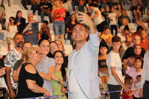 Mümin Sarıkaya'dan muhteşem konser