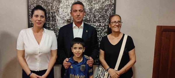 Fenerbahçe, lösemi hastası İzmirli Rüzgar'ı stadyumda ağırladı