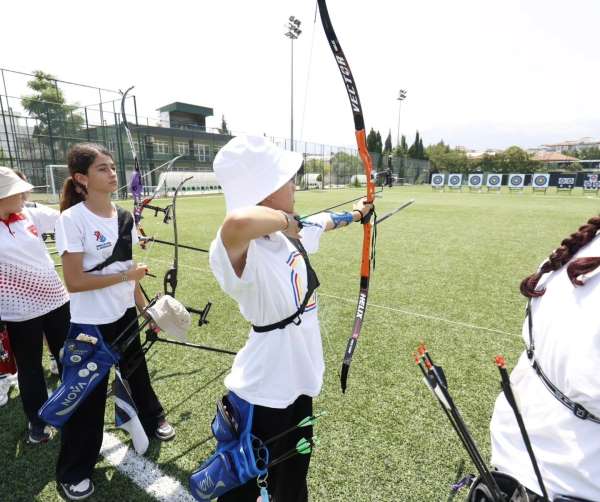 Hedefe tam isabet yapan okçular şampiyona biletini aldı