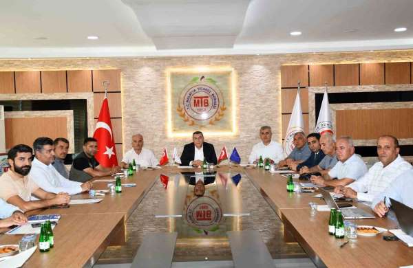 Malatya'da kuru kayısı lisanslı deposu ve borsası için istişare toplantısı