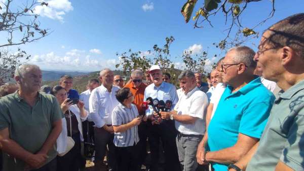 TZOB Genel Başkanı Bayraktar, Sakarya'da kuraklıktan zarar gören fındık bahçelerini inceledi