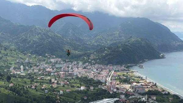Artvin'de Yamaç Paraşütü Türkiye Şampiyonası heyecanı başladı