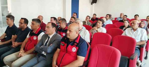 İki kamyonun çarpıştığı kazada 4 kişi yaralandı