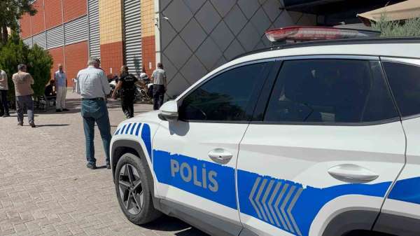 Konya'da alışveriş merkezinde bıçaklı kavga: 1 ölü