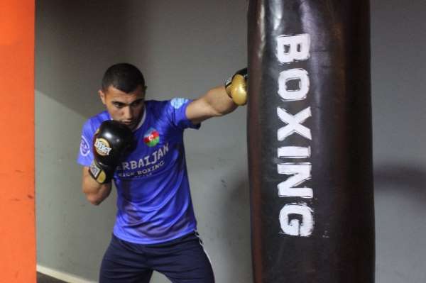 Azerbaycanlı sporcu Aykhan Mammadov, gençleri savunma sporlarına teşvik ediyor 