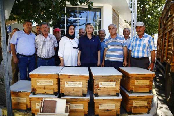 Antalya Büyükşehir'den arıcıya kovan desteği - Antalya haber