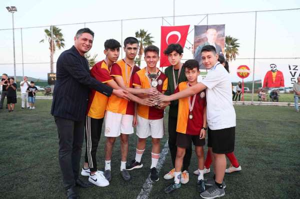 Ulaş Bayam Futbol Turnuvası'nda şampiyonların kupa heyecanı - İzmir haber