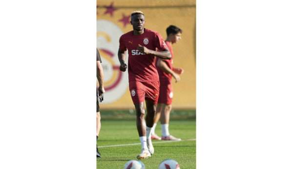 Galatasaray'da Victor Osimhen ilk antrenmanına çıktı