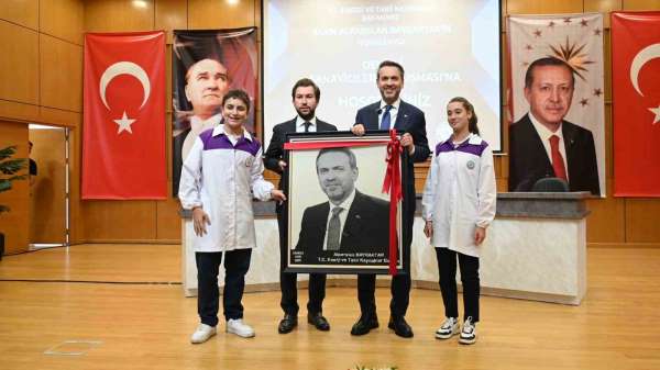 Bakan Bayraktar, Denizli OSB'nin örnek projeleri ve sürdürülebilir üretim vizyonundan övgüyle söz etti