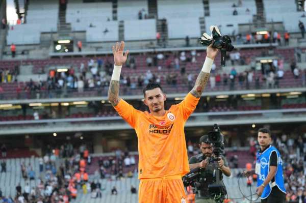 Barış Alper, Singo ve Uğurcan Çakır, taraftarlara 3'lü çektirdi