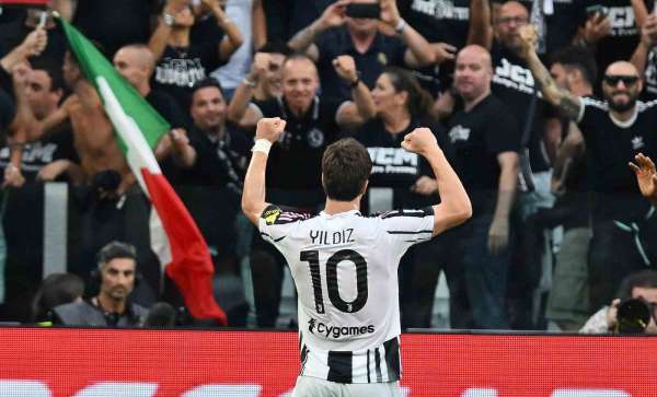 Derby d'Italia'da Türk gecesi: Kenan ve Hakan sahneye çıktı