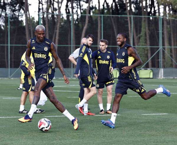Fenerbahçe, Trabzonspor maçı öncesi kampa girdi
