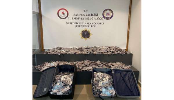 Samsun polisi otogardaki valizlerden 55 bin 860 uyuşturucu hap ele geçirdi