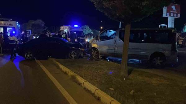 Sivassporlu futbolcular kazaya karıştı: 3'ü sporcu 5 kişi yaralandı