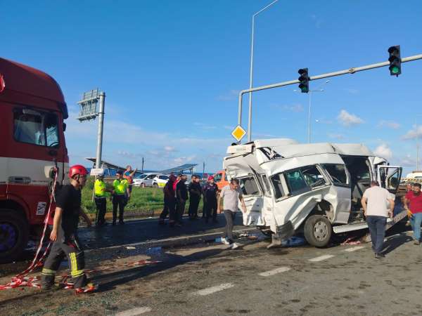 Trabzon'da trafik kazası: 15 yaralı