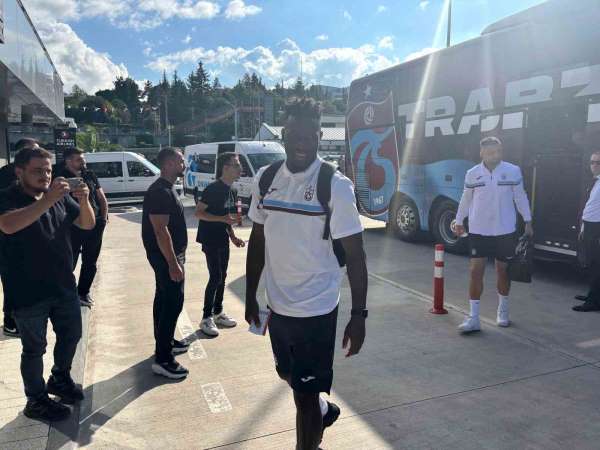 Trabzonspor, Fenerbahçe maçı için İstanbul'a gitti