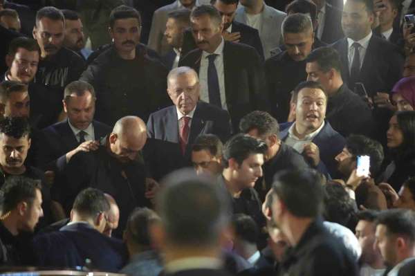 Cumhurbaşkanı Erdoğan'a Samsun'da vatandaşlardan sevgi gösterisi