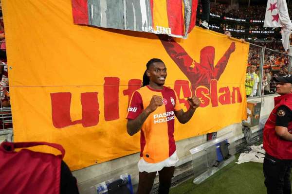 Galatasaray'da maç sonucu üçlüsü Rafael Leao'dan