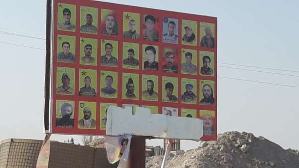 Tel Abyad'da YPG/PKK teröristlerinin tabelaları görüntülendi 