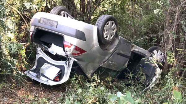 Anadolu Otoyolu'nda zincirleme kaza, bir araç şarampole uçtu: 3 yaralı