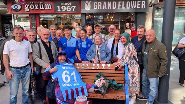 Trabzonspor sevgisiyle tanınan Münevver Taflan'a doğum günü sürprizi