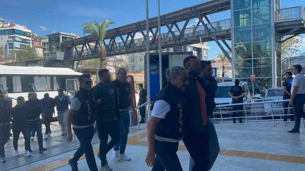 Antalya'da sokakta bıçaklandı, cesedi sarp kayalıklarda bulundu