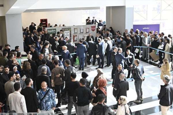 Cumhurbaşkanlığı Özel Kalem Müdürü Doğan'dan terör gazisi Gündüz'e imzalı kitap