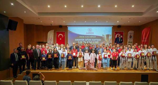 Bolu'da yılın en başarılı sporcuları ödüllendirildi