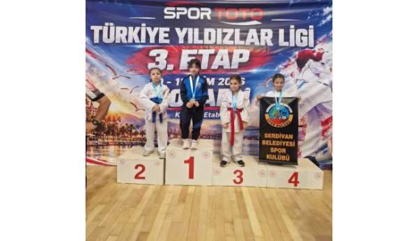 Kartepe Belediyespor karate takımından 18 madalya