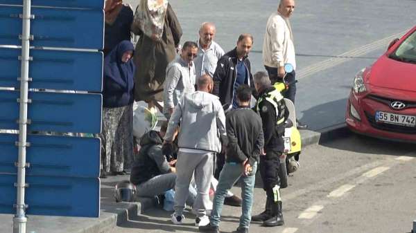 Kavşakta motosiklet devrildi, sürücü ve yolcu yere sürüklendi