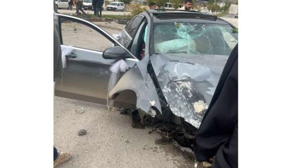 Kontrolden çıkan araç direğe çarparak karşı şeride geçti: 1 yaralı