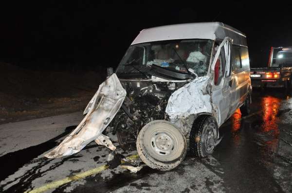 Yüksekova'da zincirleme kaza: 7 yaralı 