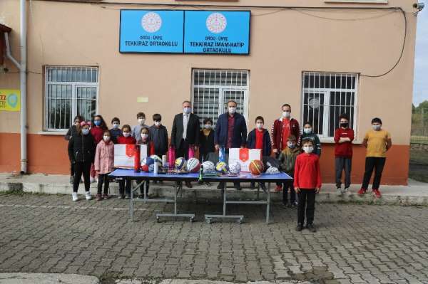 Okullara spor malzemesi desteği devam ediyor