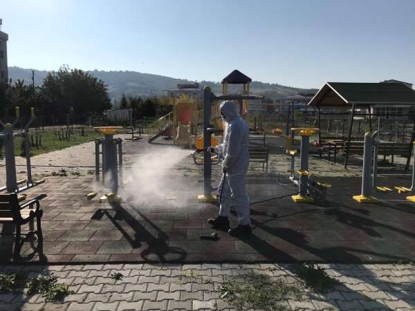Parklar çocuklar için dezenfekte ediliyor