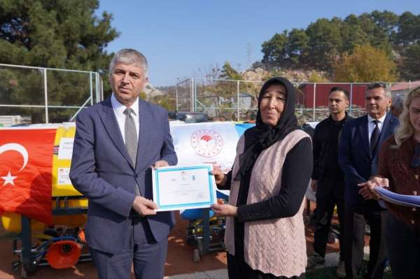 Aladağ'da üreticilere yüzde 70 hibe ile ilaçlama makinesi dağıtıldı