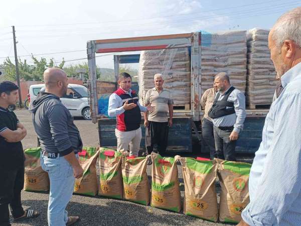 İmamoğlu'nda yangından etkilenen üreticilere buğday tohumu desteği