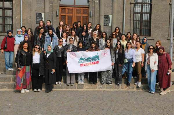 Şehit ve gazi kızları Diyarbakır'ın tarihi mekanlarını geziyor