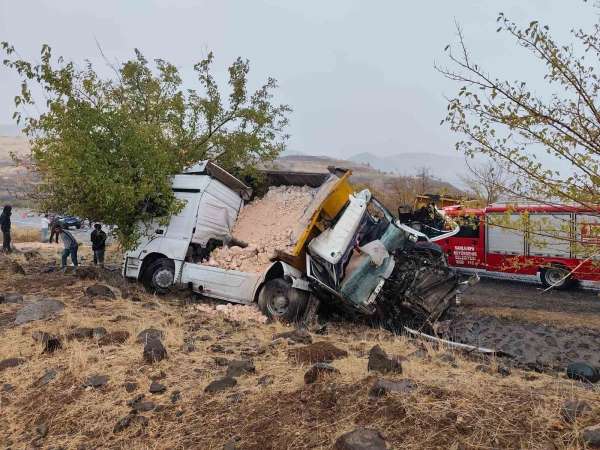 Siverek-Adıyaman kara yolunda feci kaza: 1 ölü, 1 ağır yaralı