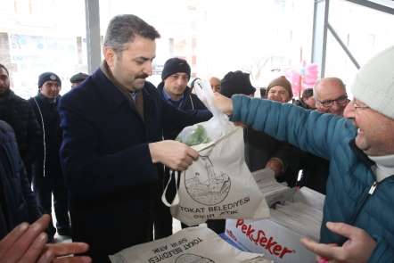 Tokat'ta bez torba dağıtımı yapıldı 