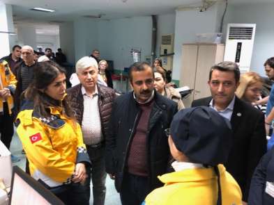 Sağlık-Sen Genel Başkanı Metin Memiş, doktorun saldırıya uğradığı hastaneyi ziya