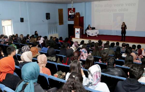 Ağrı İbrahim Çeçen Üniversitesi'nde 'Sosyal Medya'nın obezite üzerine etkileri' 