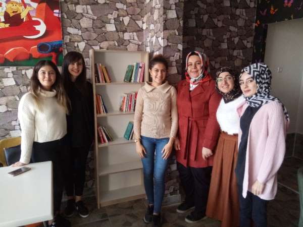 Karaman'da üniversite öğrencileri kitap okuma etkinliği düzenledi 