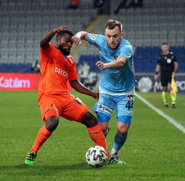 Süper Lig: Medipol Başakşehir: 0 - Gaziantep Futbol Kulübü: 1 (İlk yarı) 